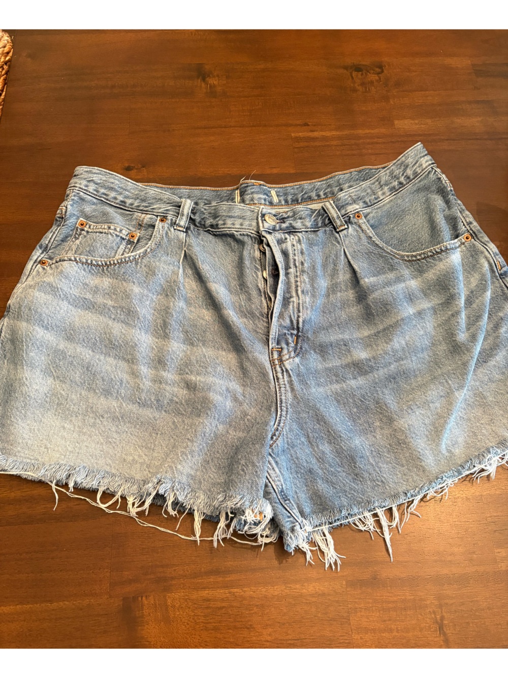 Madewell Sz 32 Pleated Soft Denim Buttonfly denim shorts size 32